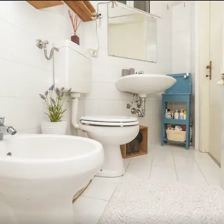 Heartwarming Studio Flat In University District Apartment Mailand