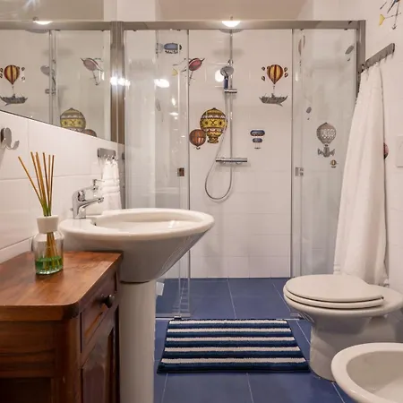 La Casa Colorata - Flats In - Bocconi Apartman Milánó