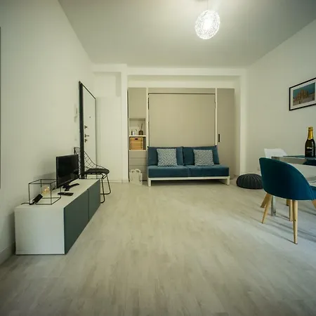 アパート Clever House