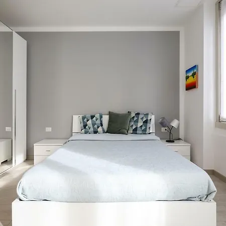 Center - Porta Romana Apartment *