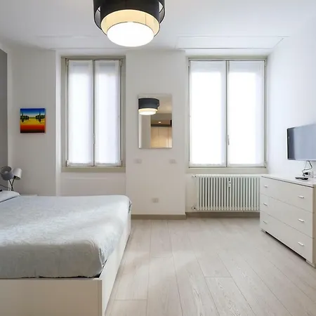 Center - Porta Romana Апартаменты