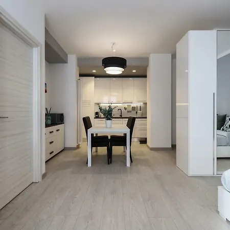 Center - Porta Romana Апартаменты *