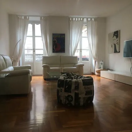 10 Bossi Duomo Apartment Milan