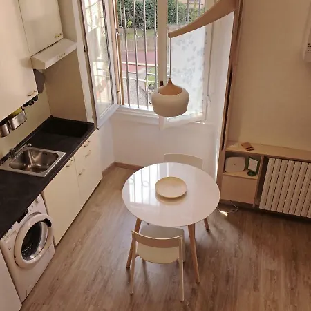 Easy - Porta Romana Apartment *