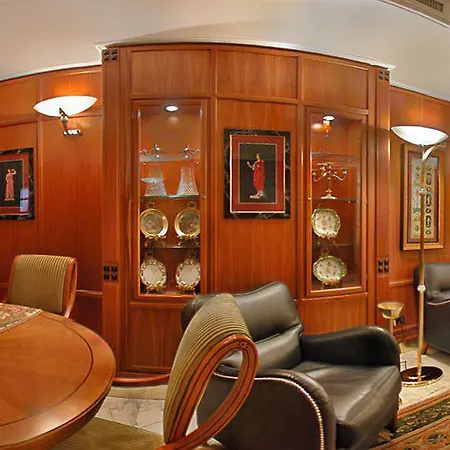 Capitol Hotel 4*
