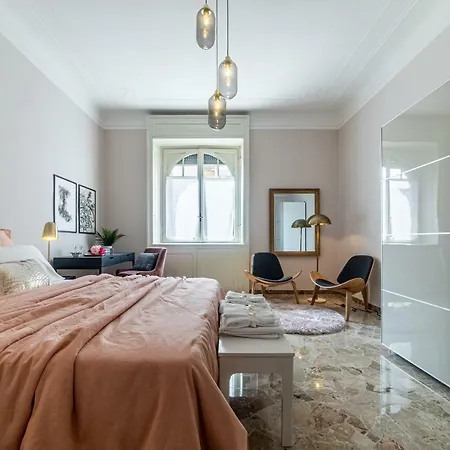 Apartment Joivy Sophisticated 3-bed Flat With Desk