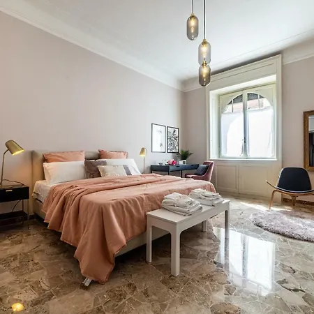 Apartment Joivy Sophisticated 3-bed Flat With Desk Milan