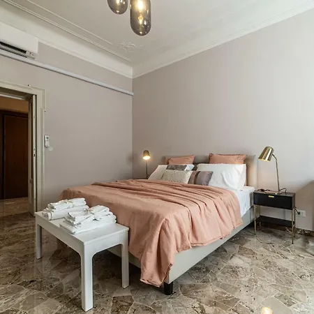 Joivy Sophisticated 3-bed Flat With Desk *