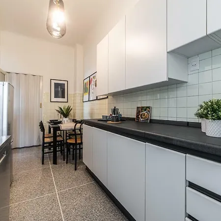 Joivy Sophisticated 3-bed Flat With Desk