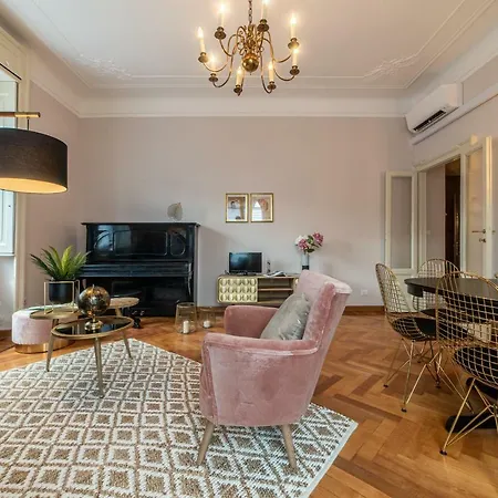 Joivy Sophisticated 3-bed Flat With Desk *
