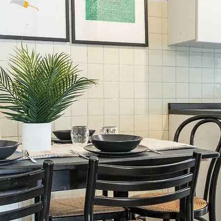 Joivy Sophisticated 3-bed Flat With Desk Apartment