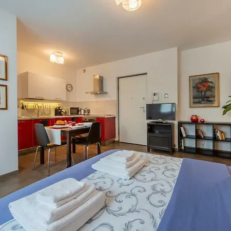Luxury Studio Apartment *