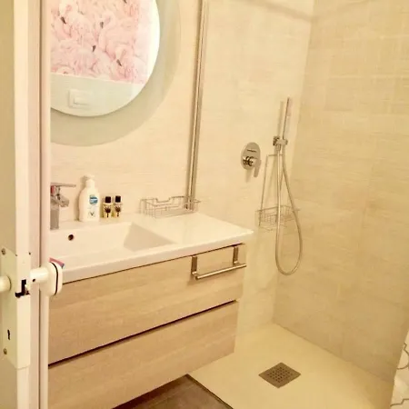 아파트 Cosy And Sweet Studio 3 Stops To Duomo *