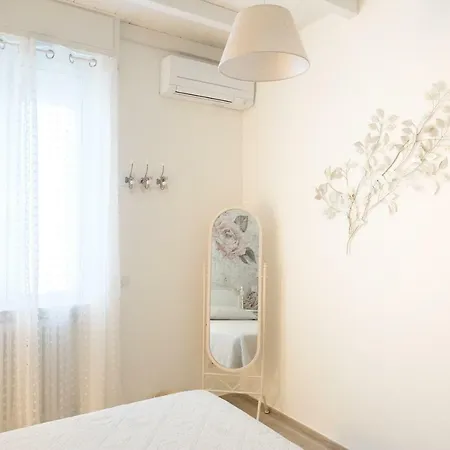 Divina With Terrace - Navigli District - Free Wifi Appartamento