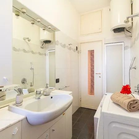 Alessia's Flat Veneziano 3 شقة