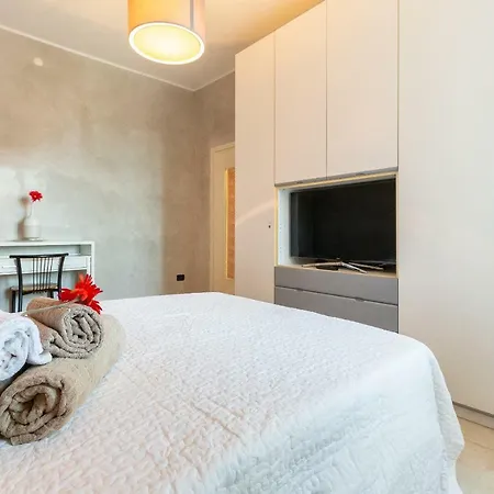 Alessia's Flat Veneziano 3 *