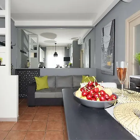 Co&mo A 16 Minuti Da Duomo