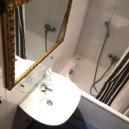 Apartment Via Paracelso, 5 *