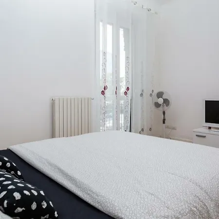 Bilocale Zona 200metri Da Stazione *