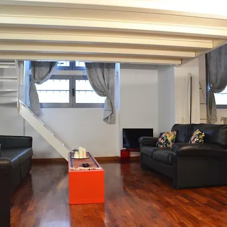 Via Valtellina Loft Apartment Milan