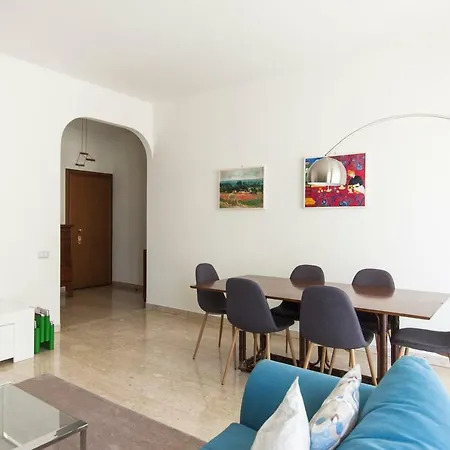Spacious Modern Flat In A Lively Area Milan