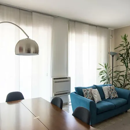 Spacious Modern Flat In A Lively Area Milan