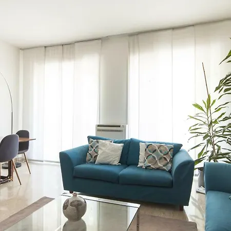 Spacious Modern Flat In A Lively Area Apartment *