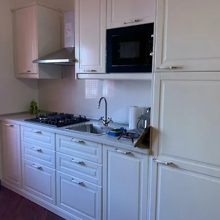 Apartment Guesthero - - Dateo Train Station Milan
