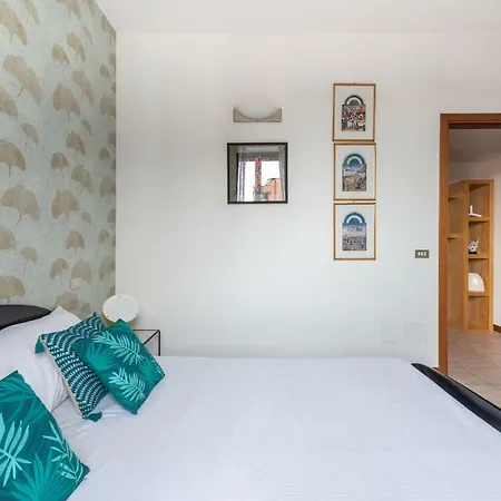 Urban District - Isola Torelli 1br Apartment