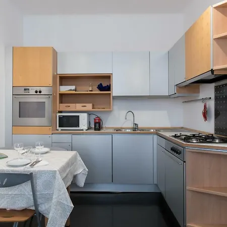 Vincenzo Monti Apartment *