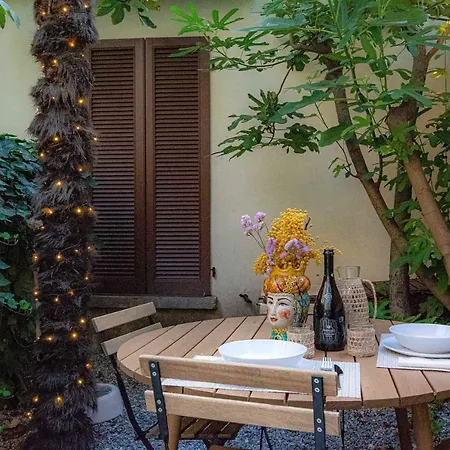 Apartment Secret Garden In The Heart Of Isola Milan