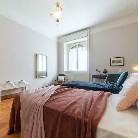 Joivy Sophisticated 3-bed Flat With Desk * Milan