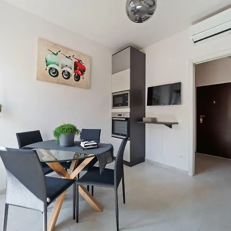 Ugolini Apartment Milan