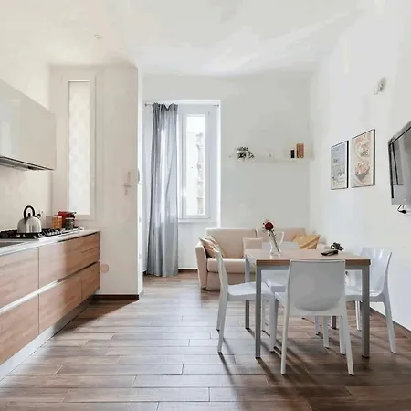 Guesthost - Isola View Renovated *