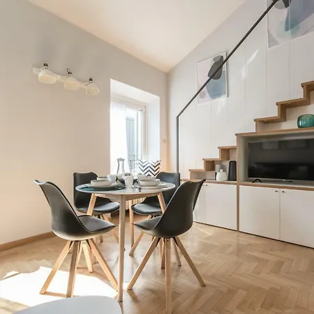 Modern Simplicity In Centre アパート ミラノ