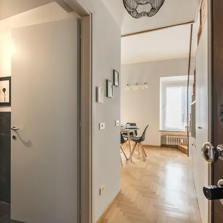 Modern Simplicity In Centre