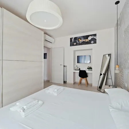 Ugolini Apartment Milan