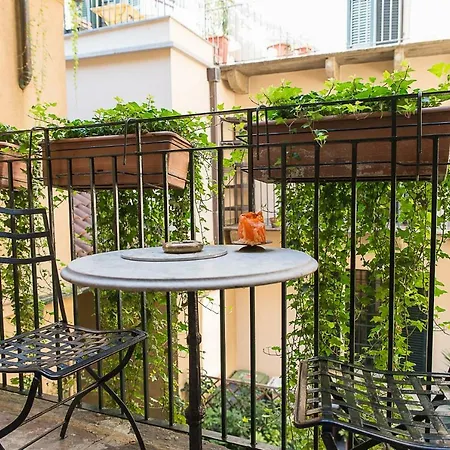 Flowers' Lane Apartment Mailand