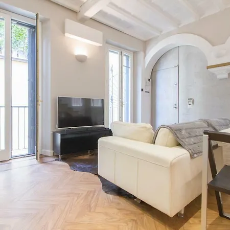Apartment Elegante E Completamente Arredato In Duomo *
