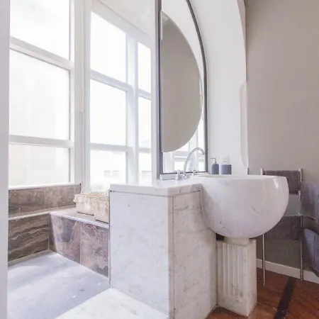 Elegante E Completamente Arredato In Duomo Appartement *