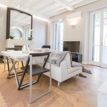 Elegante E Completamente Arredato In Duomo Apartment Milan