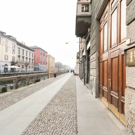 Alzaia 54 Navigli * Milan