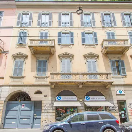 Apartment Elegante E Completamente Arredato In Duomo Milan