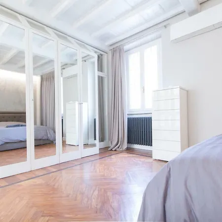 Elegante E Completamente Arredato In Duomo Apartment Milan