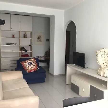 Leoni Charminghouse Milão