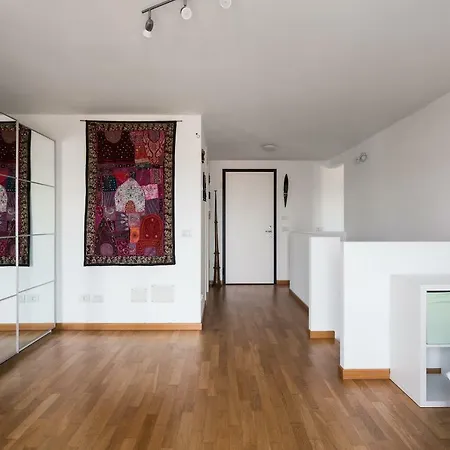 Bright And Spacious In Milan! *