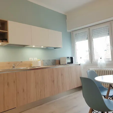 34 Via Giulio Carcano * Milaan