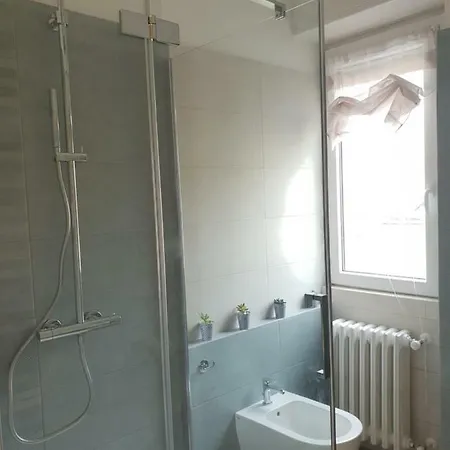 34 Via Giulio Carcano Apartamento *