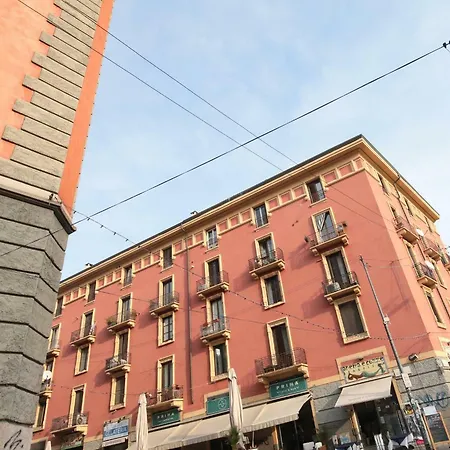 P&d Navigli Via Casale شقة