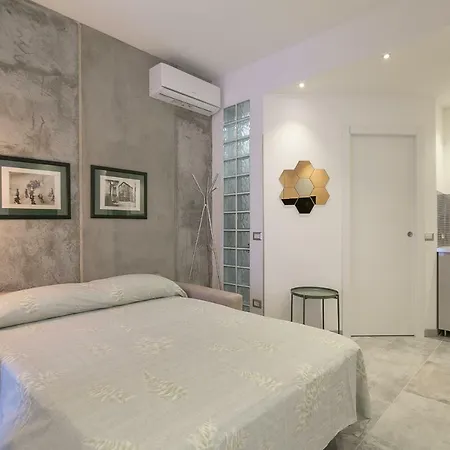 Central Station Elegant Flat Milan
